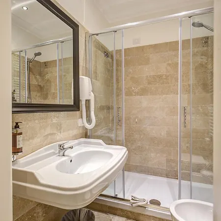 Otel Dei Quiriti 3*